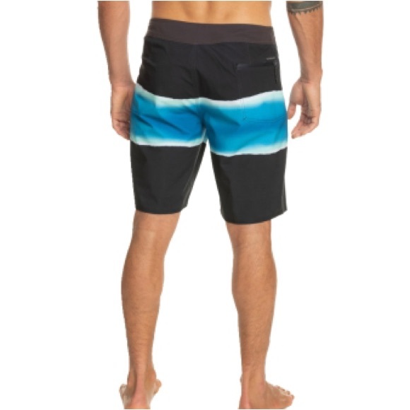 Quicksilver Men’s Boardshorts Surf Silk New Wave 19 Black & Blue - 32 Waist - Picture 3 of 9